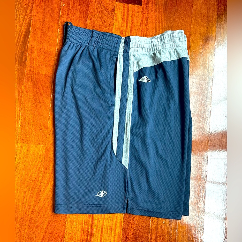 Nordictrack Athletic DRI FIT Athletic Sports Navy / Gray 
Shorts Pockets Size XL